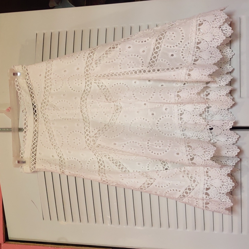 WHITE SAND eyelet skirt